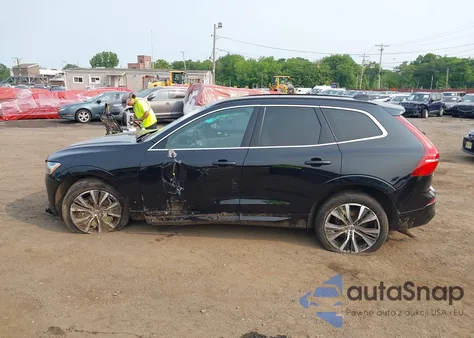 2022 Volvo Xc60 Momentum z USA, uszkodzony, nr VIN YV4L12RK4N1003248